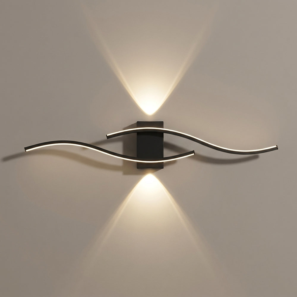 Applique murale salon LED, design moderne et simple - applique vague noire allumee vue de face #noir