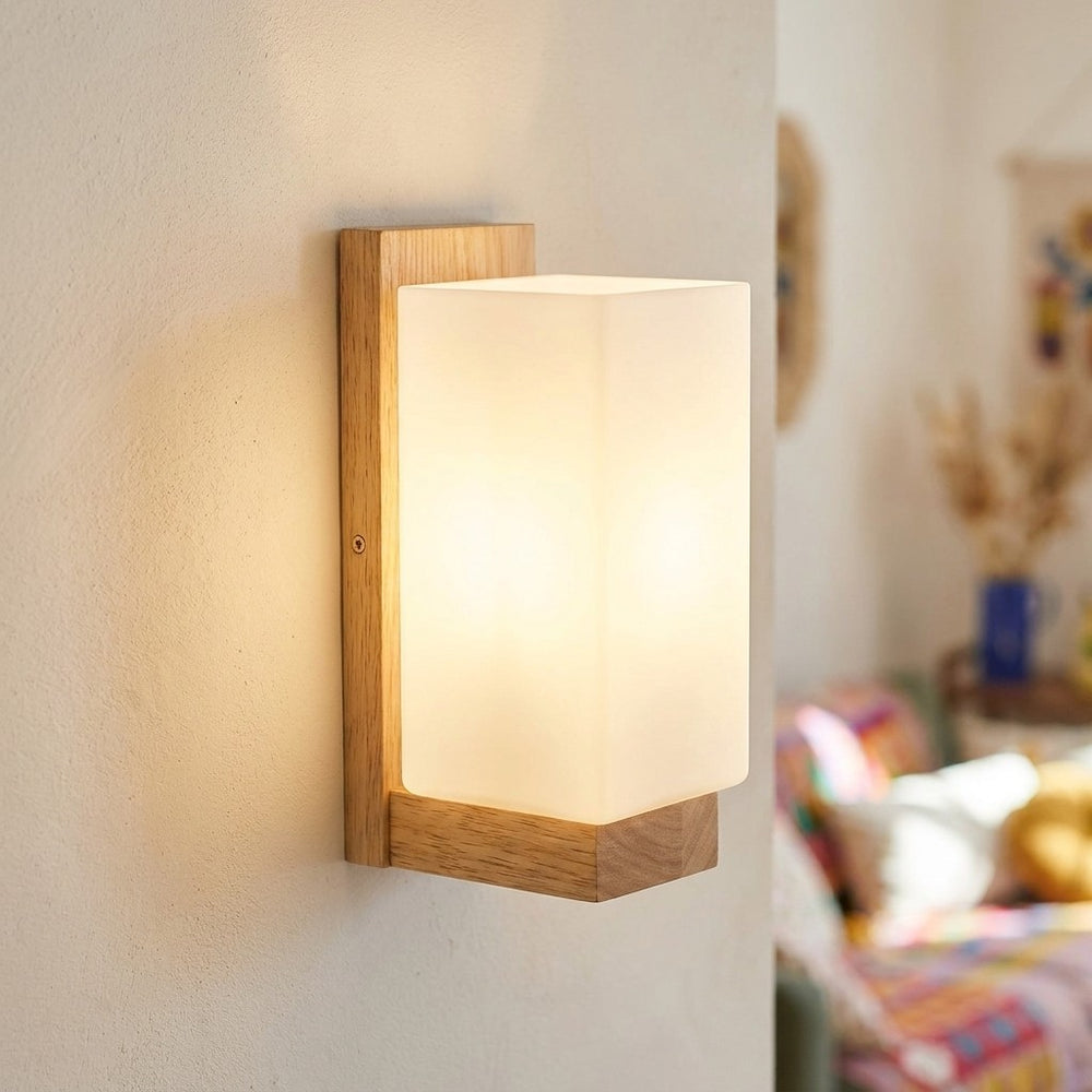 Applique murale salon en bois, moderne, douille E27 - bois carre 12 gros plan bois et verre #carre
