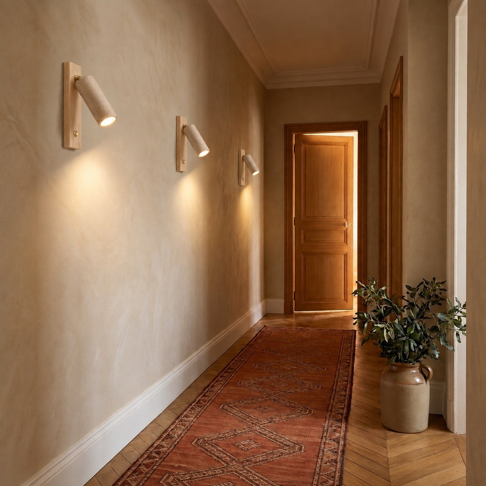 Applique murale liseuse travertin et bois, tête orientable - lio c couloir murs a la chaux #bois-clair