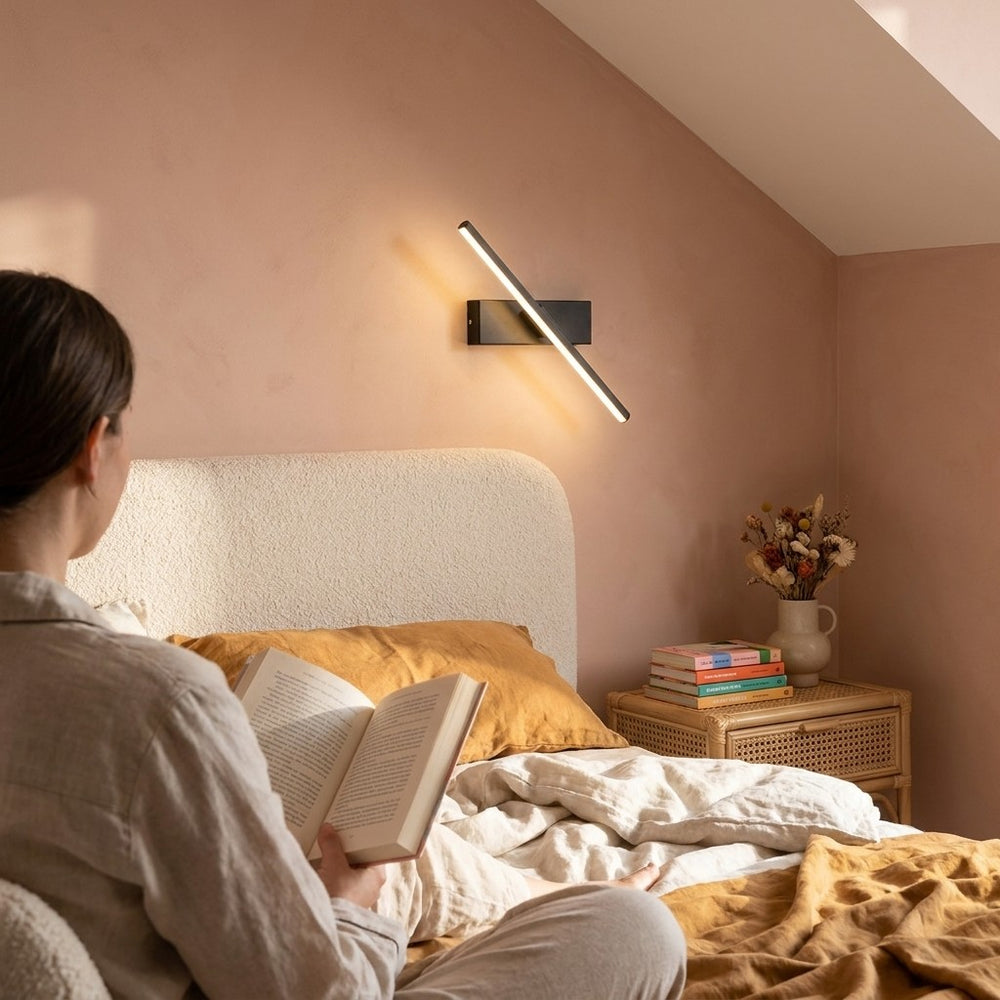 Applique murale liseuse LED orientable 330°, aluminium et fer - liseuse lecture au lit mur rose #noir
