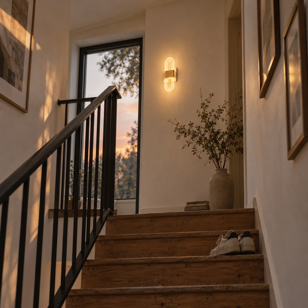 Applique murale chambre tête de lit LED, lumière chaude - v8 cage d escalier vue en contre plongee #dore