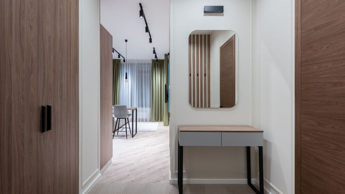 Wall light above a living room or hallway mirror: the guide