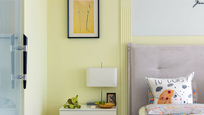 Wall lights in a child's bedroom: safety and atmosphere