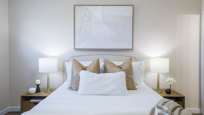 Bedside lamp: how to choose the height, lampshade and warm light