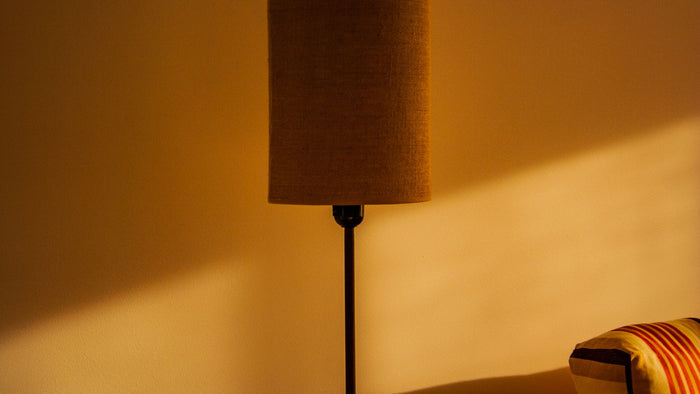 Lights and heat: wood, rattan, paper and fabric, the right reflexes
