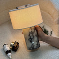 Lampe de chevet sans fil en marbre veiné et lin, rechargeable