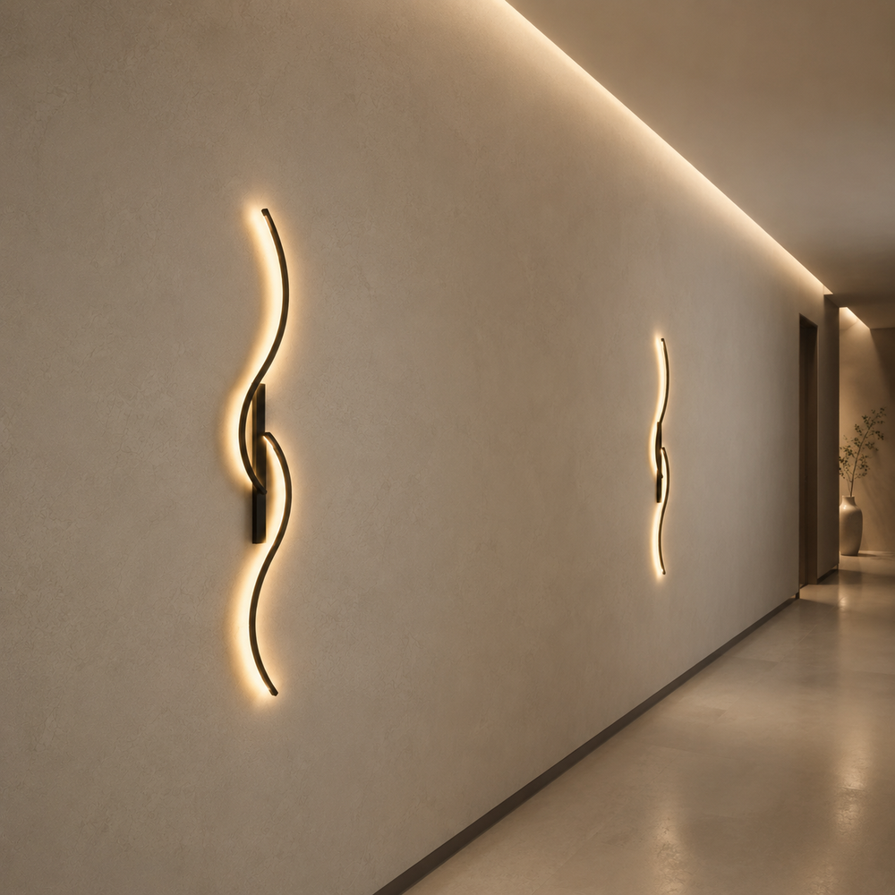 Deux appliques LED ondulées alignées dans un couloir clair #100-cm #noir
