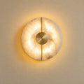 Applique murale chambre en marbre, pierre naturelle, blanc albâtre - applique albatre doree allumee vue de face #or