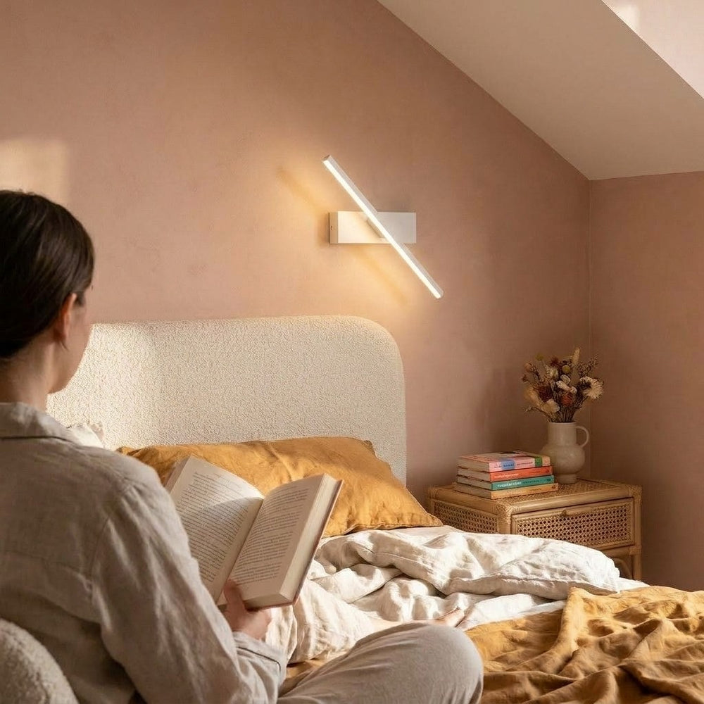 Applique murale liseuse LED orientable 330°, aluminium et fer - liseuse blanche lecture au lit mur rose #blanc